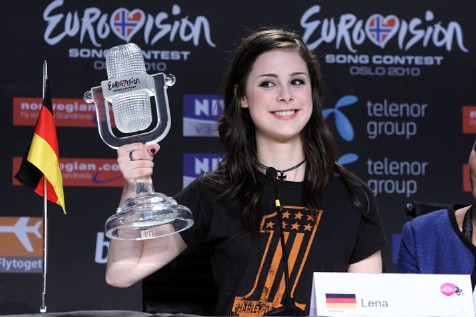 Lena Meyer-Landrut mit dem Pokal