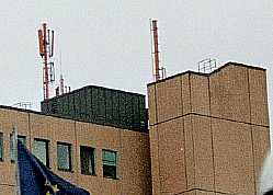 Post an der Budapesterstr. Dort werden Sicherheitanzüge getragen. 